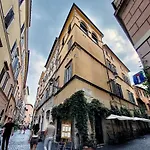 The Eclectic Home Of Collector - Navona Square
